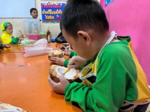 Project-Based Learning di Sekolah Islam Jakarta Barat Exiss Abata: Membuat Es Kelapa Segar!