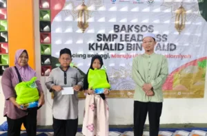 SMP Leaderss Khalid bin Walid, sebuah sekolah Islam di Jakarta Barat, mengadakan Bakti Sosial (BAKSOS) untuk menyambut Bulan Ramadhan.