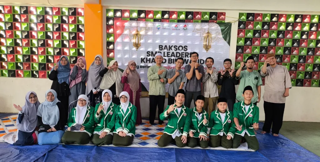 SMP Leaderss Khalid bin Walid, sebuah sekolah Islam di Jakarta Barat, mengadakan Bakti Sosial (BAKSOS) untuk menyambut Bulan Ramadhan.