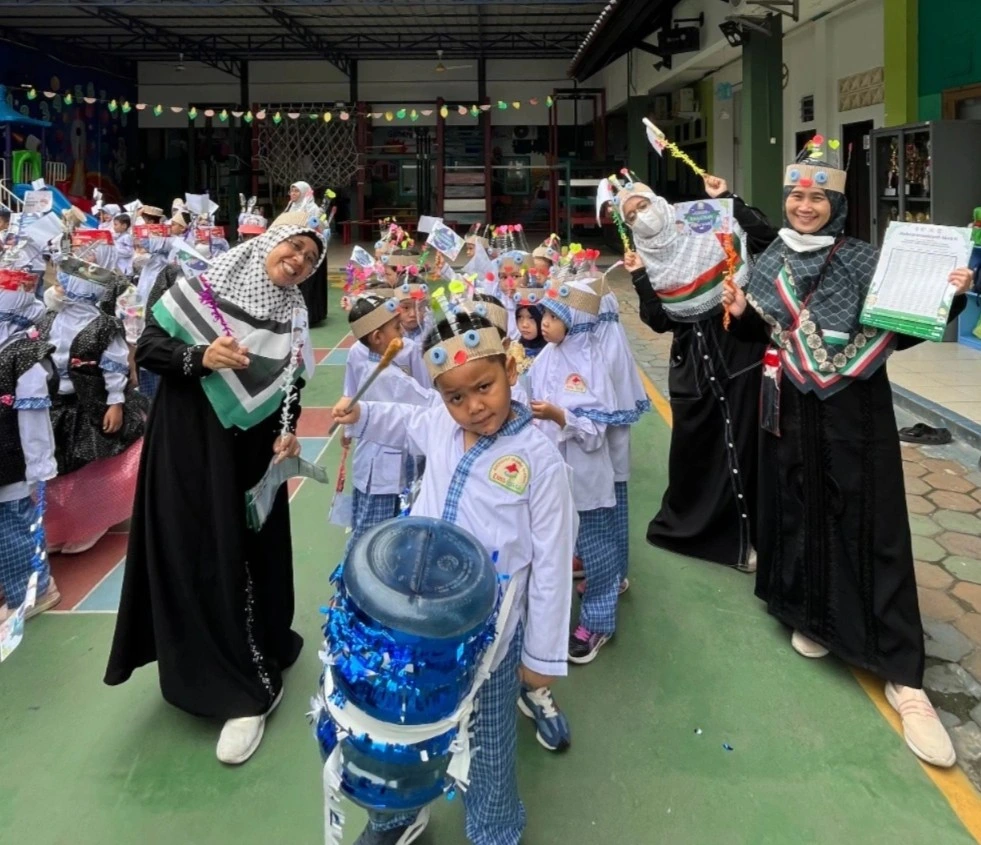 Pawai Sambut Ramadhan KB - TK - SD EXISS ABATA: Meriah dan Berwawasan Lingkungan